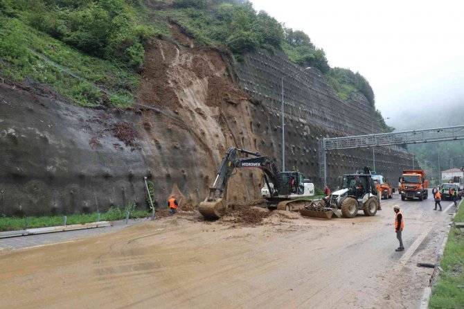 Bolu Dağı Tüneli İ̇stanbul Yönü 13 Saat Sonra Ulaşıma Açıldı