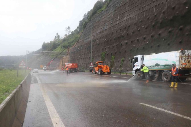Bolu Dağı Tüneli İ̇stanbul Yönü 13 Saat Sonra Ulaşıma Açıldı