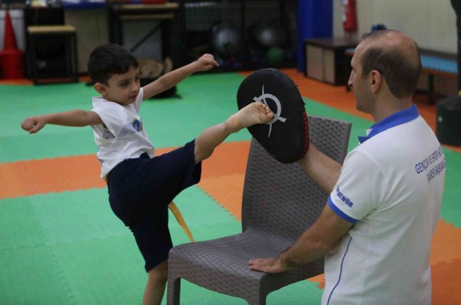 Çocuklar Tatilin Tadını Büyükşehir Belediyesi Yaz Spor Okullarında Çıkarıyor