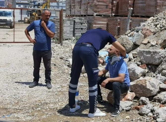2 Otomobilin Çarptığı Kaza Kamerada: 2 Yaralı