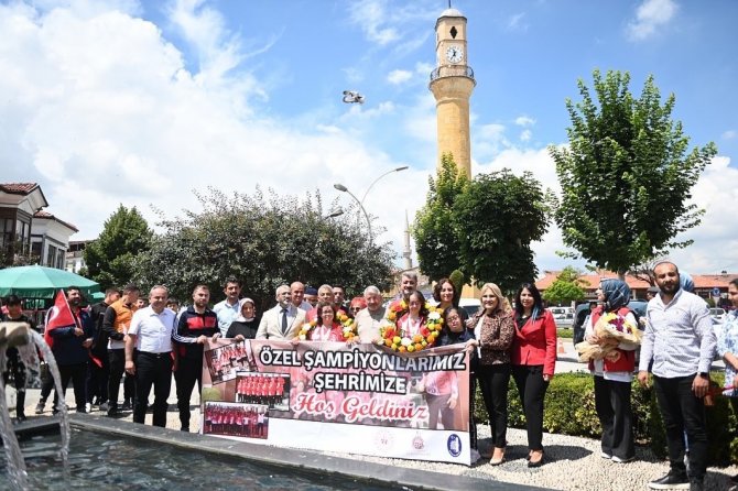 Şampiyonlara Coşkulu Karşılama