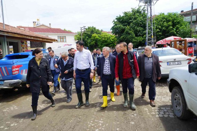 Bakan Kurum, Afetin Yaşandığı Bölgelerde İncelemelerde Bulundu