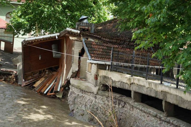 Bakan Kurum, Afetin Yaşandığı Bölgelerde İncelemelerde Bulundu