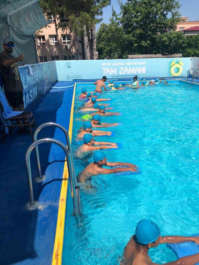 Ceyhan’da 5 Bin Çocuk Yüzme Öğrenecek