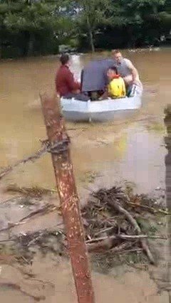 Aşırı Yağışlardan Mahsur Kalan Karacalar Ve Keçi Botlarla Kurtarıldı