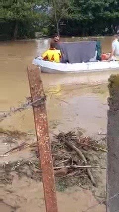 Aşırı Yağışlardan Mahsur Kalan Karacalar Ve Keçi Botlarla Kurtarıldı