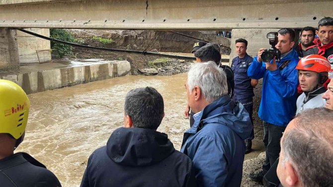 Düzce’de İncelemelerde Bulunan Bakan Yardımcısı Ersoy: "Kepçeye Ulaşıldı"