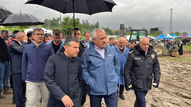 Düzce’de İncelemelerde Bulunan Bakan Yardımcısı Ersoy: "Kepçeye Ulaşıldı"