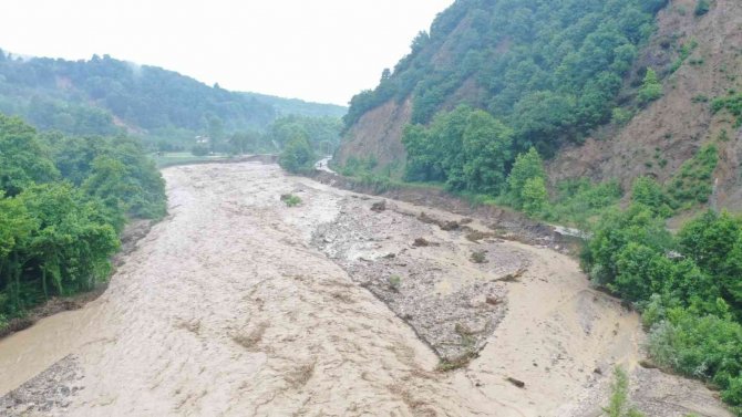 Düzce’ye Su Veren Ana Hat Uçtu