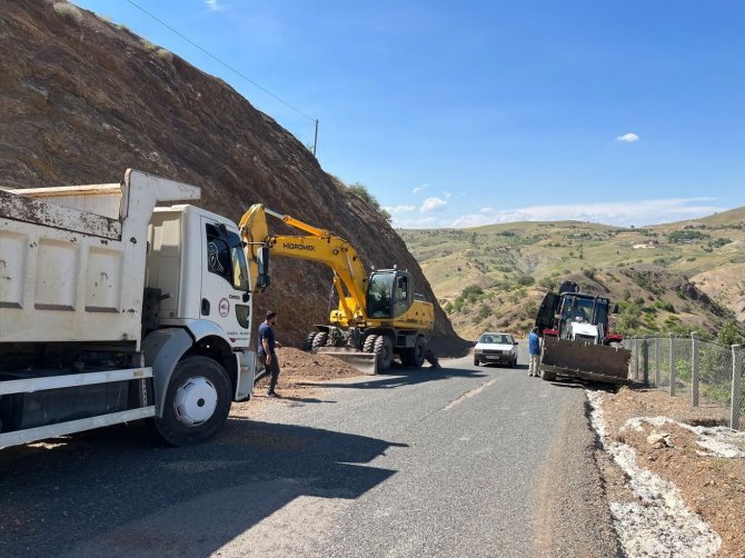 Elazığ’da Yol Bakım Ve Onarım Çalışmaları Sürüyor