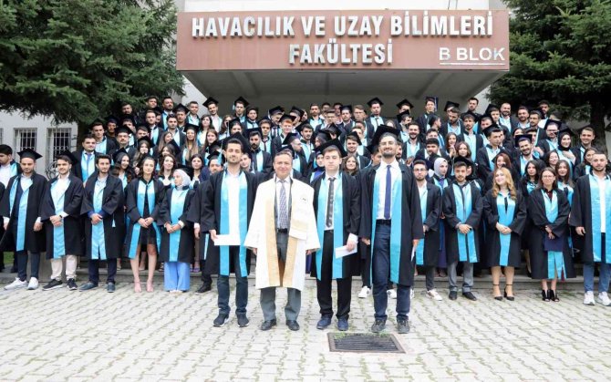 Erü Havacılık Ve Uzay Bilimleri Fakültesi Yeni Mezunlarını Verdi