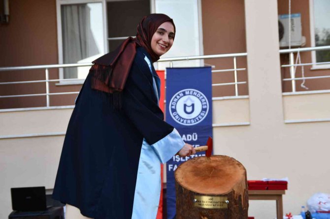 Adü Söke İ̇şletme Fakültesi’nde Mezuniyet Töreni Gerçekleştirildi