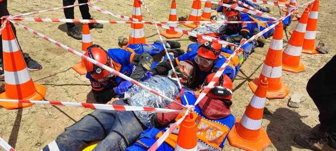 Sağlıkçılara 2 Bin 800 Rakımda Eğitim