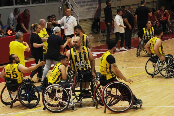 Fenerbahçe Final Serisinde 1-0 Öne Geçti
