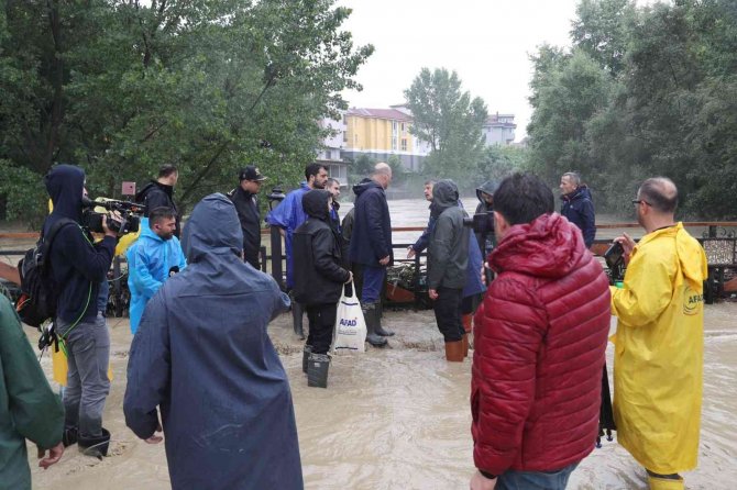 Bakan Soylu, Bartın’da Sel Boyutunu İzlerini Sabahın İlk Saatlerinde Yerinde İnceledi