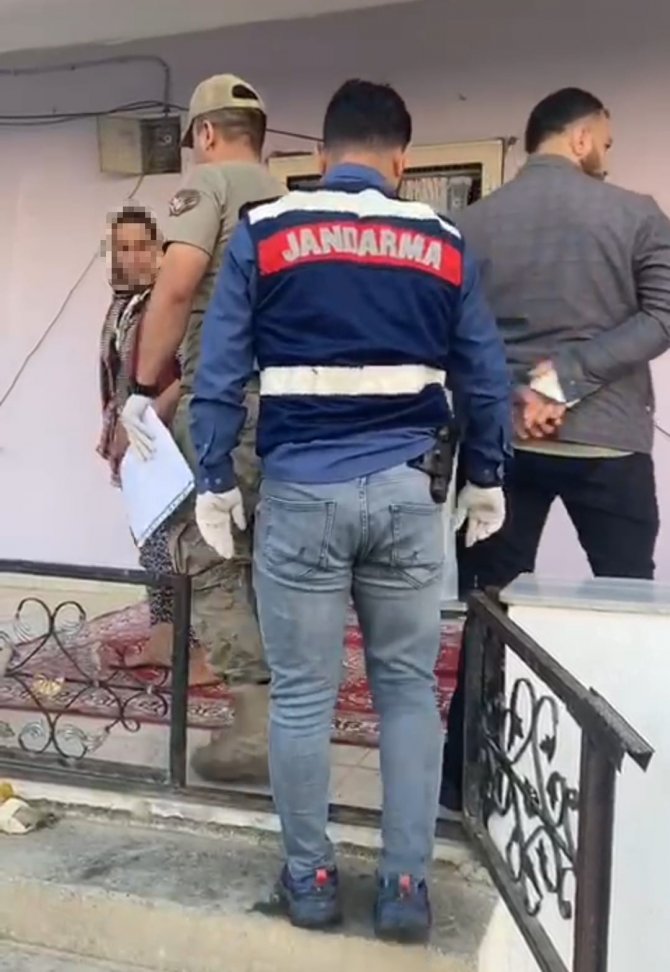 Çocuk Cinayetinden Ve 38 Ayrı Suçtan Aranan Şahıs, Bazanın Altında Yakalandı