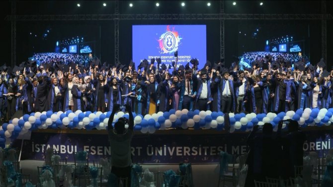 İ̇stanbul Esenyurt Üniversitesi Mezun Öğrencilerini Uğurladı