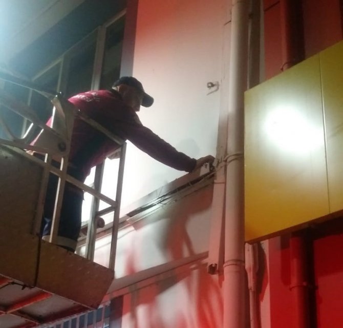 İ̇tfaiye Ekipleri Yavru Kuşlar İçin Seferber Oldu