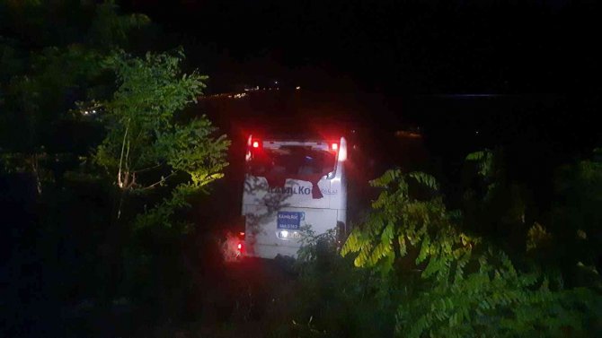 Yolcu Otobüsü Şarampole Yuvarlandı: 1 Ölü, 19 Yaralı