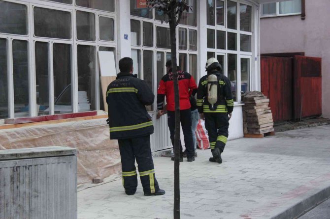Elektrik Kontağında Çıkan Yangın, İtfaiye Ekipleri Tarafından Söndürüldü