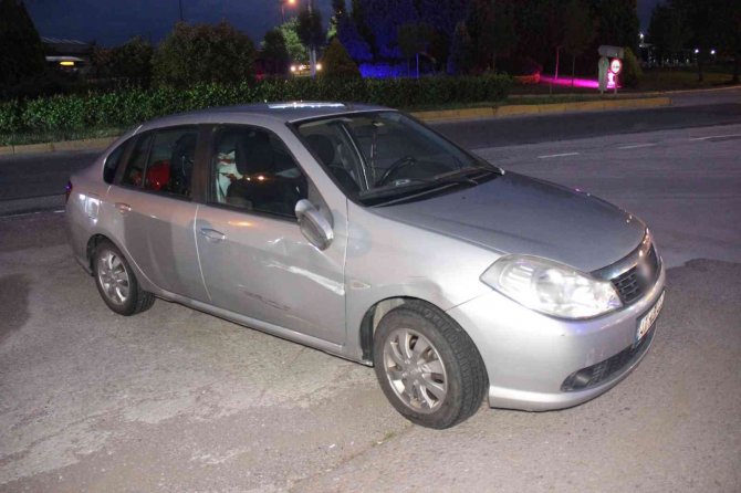 Otomobille Çarpışan Motosiklet Savruldu: 1 Yaralı