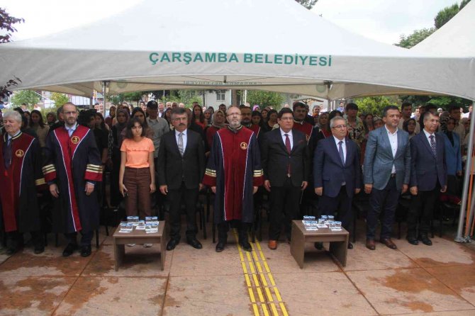 Omü Hukuk Fakültesi 2021-2022 Dönemi Mezunlarını Verdi