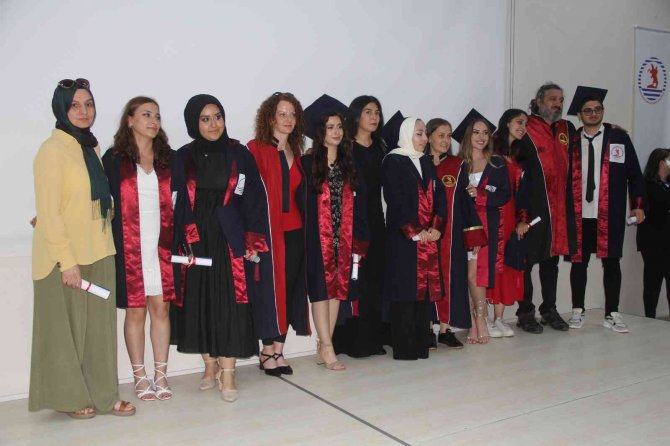 Omü İ̇letişim Fakültesi 2021-2022 Döneminde 190 Mezun Verdi