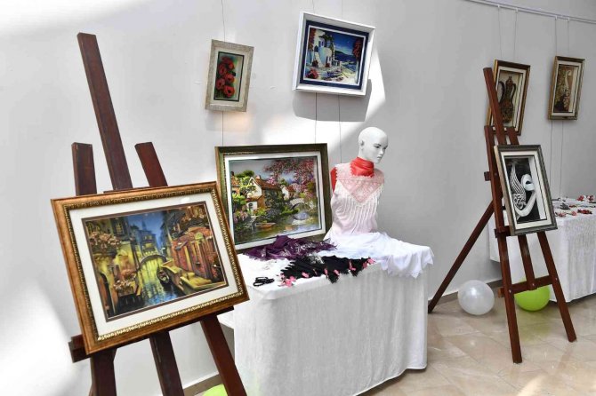 Osmangazi’de Yetişkinlerin Mezuniyet Sevinci