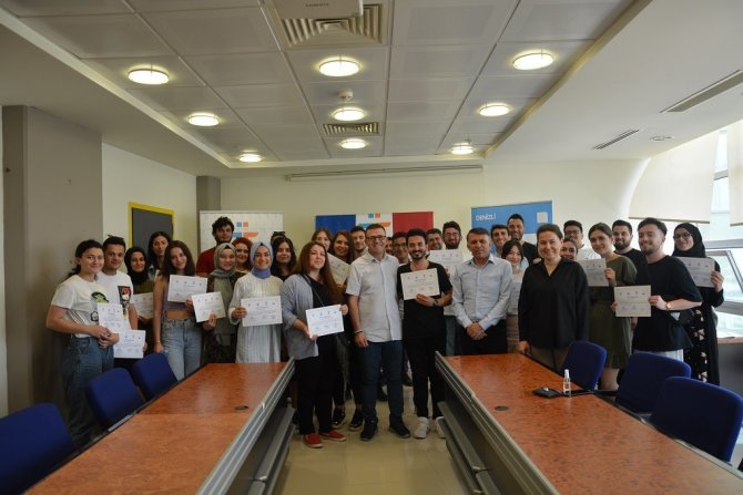 Pamukkale Üniversitesi Kariyer Planlama Dersi Hazırlık Seminerine Yoğun İlgi