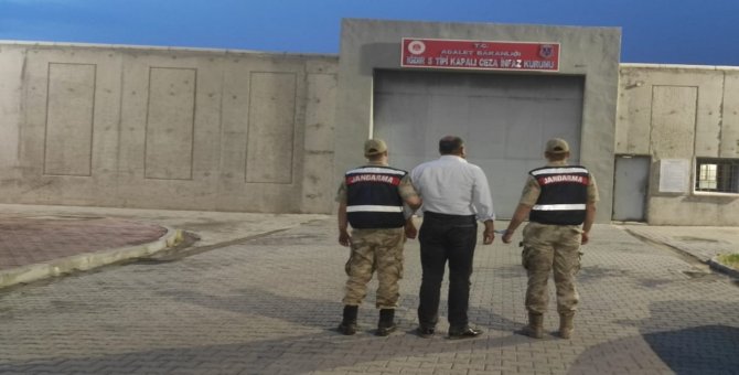 Çocuk Cinayetinden Ve 38 Ayrı Suçtan Aranan Şahıs, Bazanın Altında Yakalandı