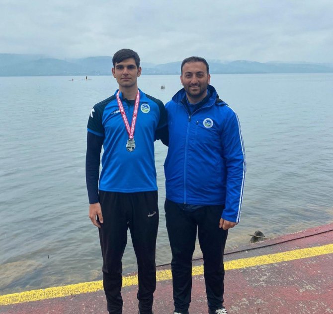 Büyükşehir Kürek Sporcuları Derece İle Döndü
