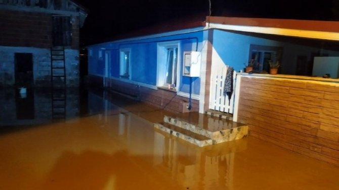 Sakarya’da Sağanak 4 Mahalleyi Sular Altında Bıraktı