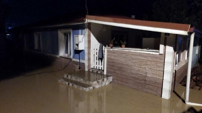 Sakarya’da Sağanak 4 Mahalleyi Sular Altında Bıraktı