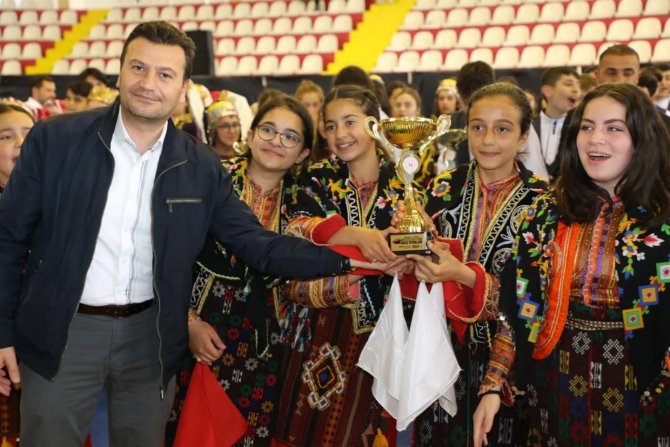 Sivas, Halk Oyunları Grup Yarışması’na Ev Sahipliği Yaptı