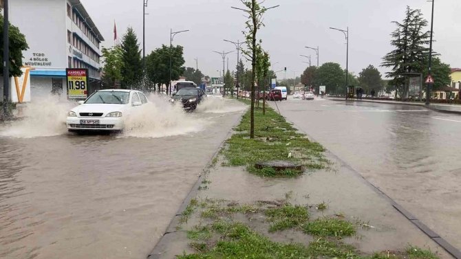 Sivas’ı Sağanak Vurdu, Hayat Felç Oldu