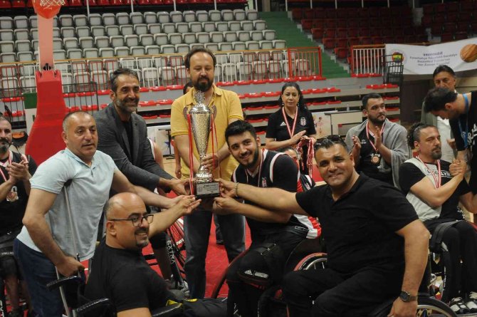 Süper Lig Üçüncülük Kupasını Beşiktaş Kaldırdı