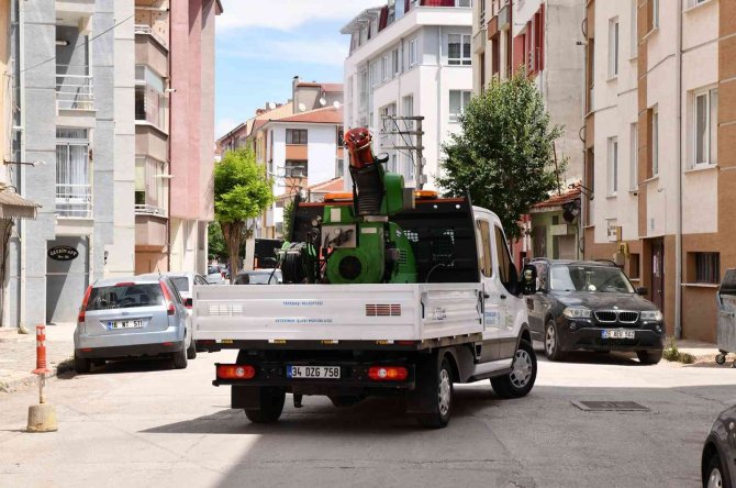 İ̇laçlama Çalışmaları Sürüyor