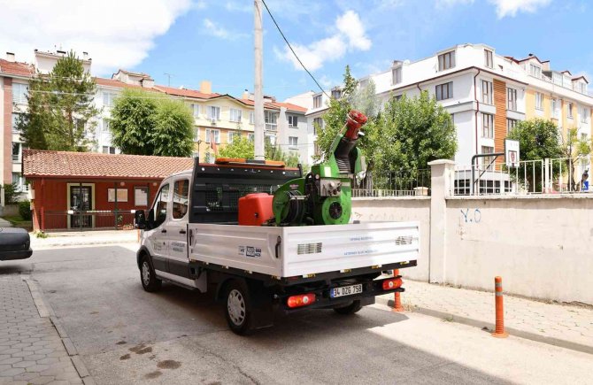 İ̇laçlama Çalışmaları Sürüyor