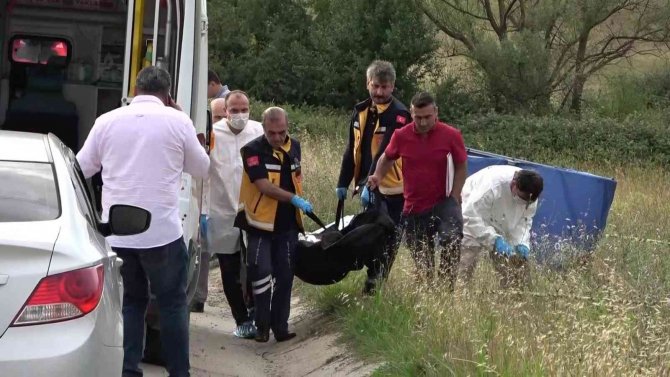 Tuzla’da Boş Arazide Erkek Cesedi Bulundu