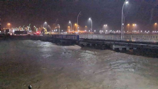 Alaplı Halkı Geceyi Sel Korkusuyla Ayakta Geçirdi