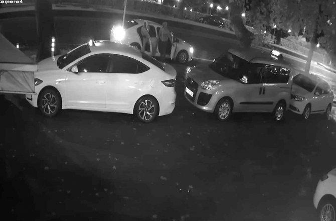 Maskeli Saldırganlar 2 Kişiyi Yaralayıp Böyle Kaçtı
