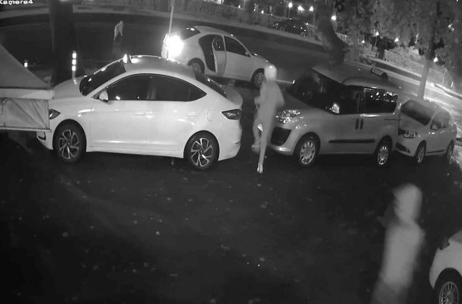 Maskeli Saldırganlar 2 Kişiyi Yaralayıp Böyle Kaçtı