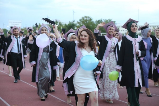 Asü’de Mezuniyet Coşkusu Başladı