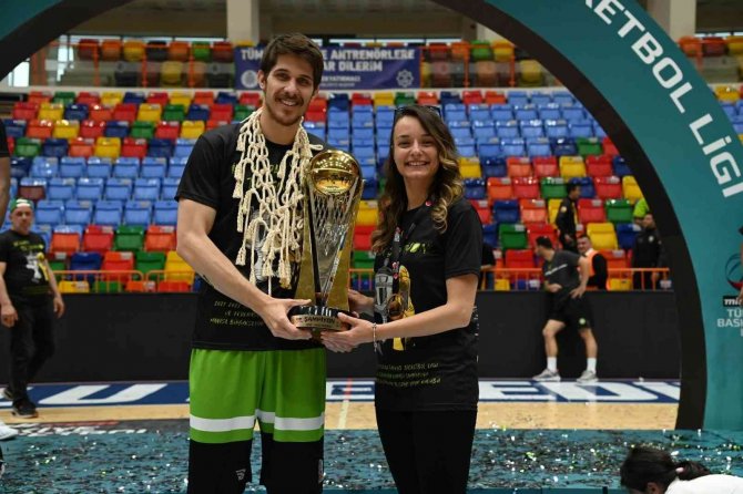Manisa Bb Basketbol 5 İsimle Sözleşme İmzaladı