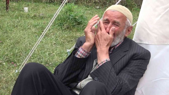 Selde Kaybolmuştu, 22 Yaşındaki Gençten Yeni Gelişme: Kıyafeti Ve Ayakkabısı Bulundu
