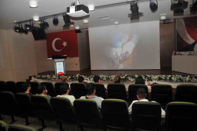 Mide Kanseri Ameliyatını Hekimler Canlı Yayında İzledi