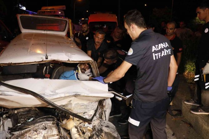Adana’da Otomobil İşçi Servisine Arkadan Çarptı: 6 Yaralı