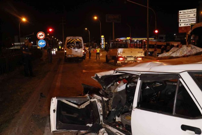 Adana’da Otomobil İşçi Servisine Arkadan Çarptı: 6 Yaralı