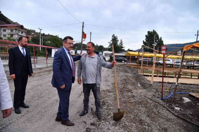 Başkan Genç, Akoluk’taki Kurban Kesim Ve Satış Alanını İnceledi