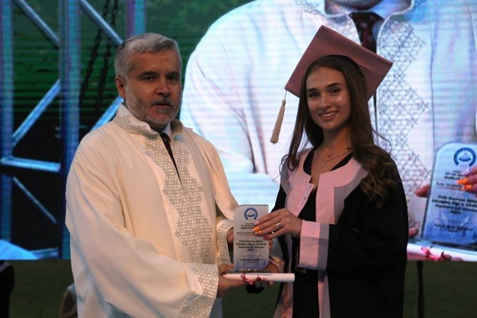 Asü’de Mezuniyet Coşkusu Başladı
